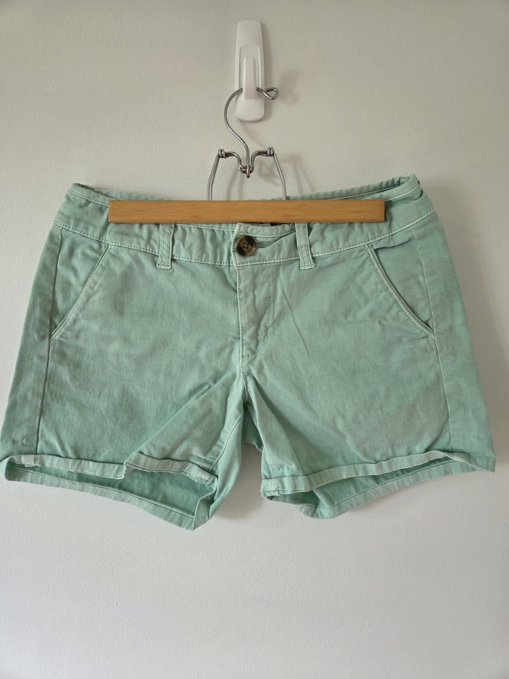 American Eagle Mint Green Mid Rise Stretch Twill Shorts Size 2